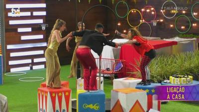 Grupo de Rafael surprende com atuação de artes circenses! - Big Brother
