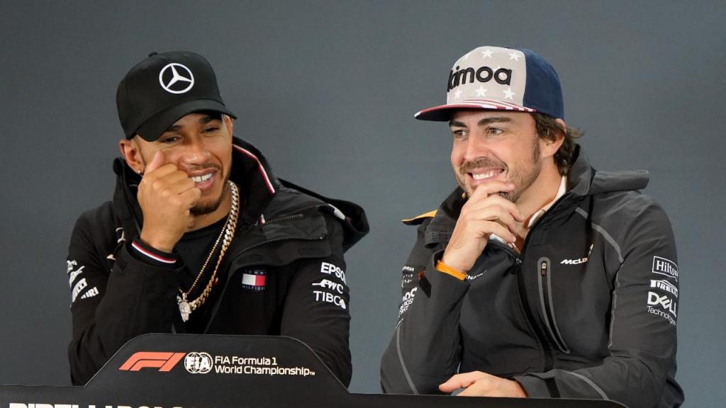 Lewis Hamilton e Fernando Alonso (AP Photo/Darren Abate)