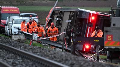 Descarrilamento de dois comboios faz vários feridos na Suíça - TVI