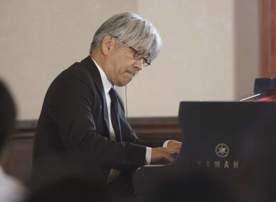 “Deixará sempre legado. A obra dele sobrevive a ele”. Mundo da música lamenta a morte de Sakamoto - TVI