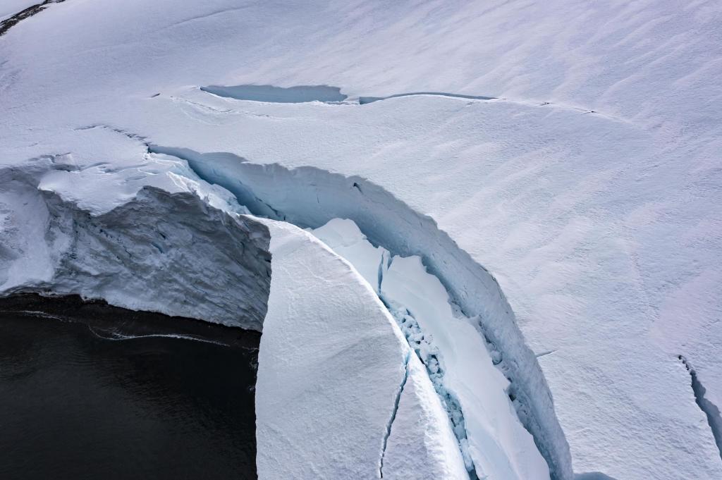 A superfície do Oceano na Antártida derrete no verão e congela no inverno. Foto: Sebnem Coskun/Anadolu Agency/Getty Images