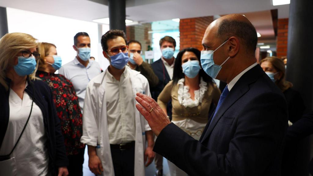 Ministro da Saúde, Manuel Pizarro, visita unidades de saúde no Alentejo (Lusa/ Nuno Veiga)