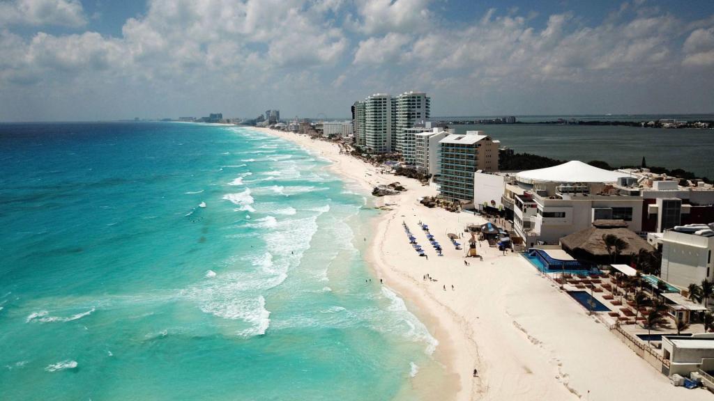 Vista aérea de uma praia de Cancún no México (Elizabeth Ruiz / AFP / Getty Images) 