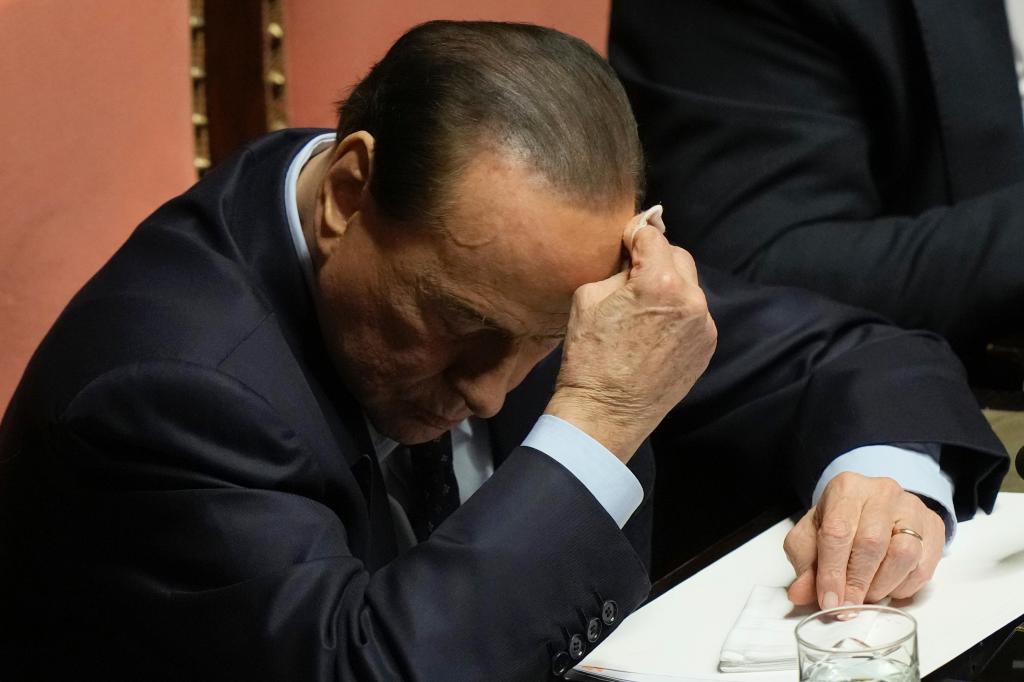 Berlusconi (AP Photo/Andrew Medichini)