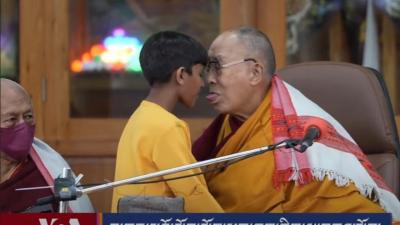 "Chupa-me a língua": o pedido "perturbador" de Dalai Lama a um menino - TVI