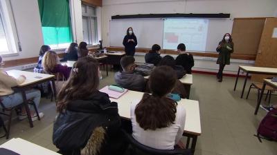 Professores de Português no Estrangeiro queixam-se de abandono da tutela - TVI