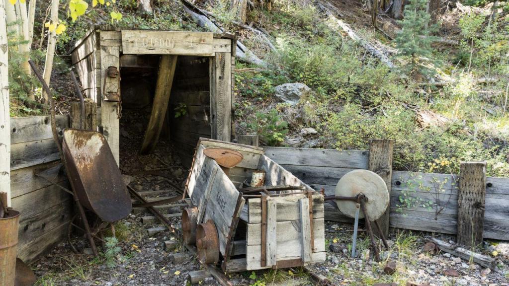 Entrada de mina abandonada no Utah (foto:Jon G. Fuller/VW Pics/Universal Images Group/Getty Images)