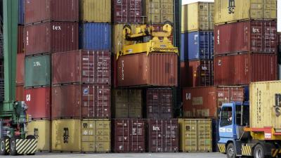 Exportações e importações caem 6,9% e 4,1% em maio - TVI