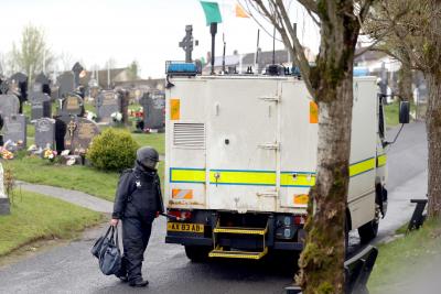Polícia descobre quatro bombas caseiras em cemitério na Irlanda do Norte - TVI