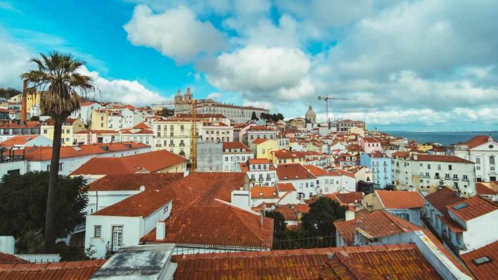 Edifícios em Lisboa (foto: Jo Kassis/ Pexels)