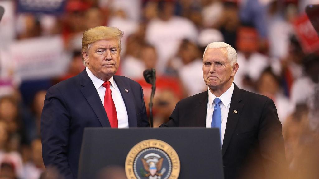 O ex- president Donald Trump e o seu ex- Vice President Mike Pence numa convenção para campanha eleitoral, na Flórida em 2019.  (Joe Raedle/Getty Images)