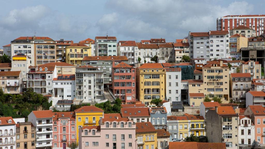 Apartamentos perto do centro histórico de Coimbra. (Viola Lopes/ Getty Images)