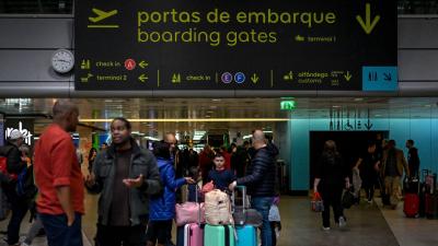 Número de passageiros nos aeroportos em fevereiro supera nível pré-pandemia - TVI