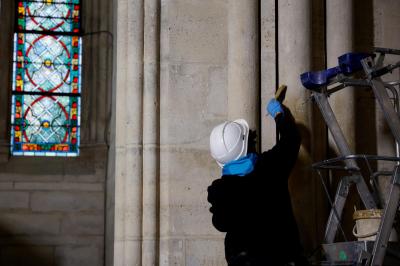 Notre-Dame estará reconstruída em 2024, promete Macron - TVI