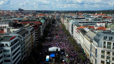 Praga: milhares de pessoas na rua para exigir demissão do governo e saída da NATO - TVI