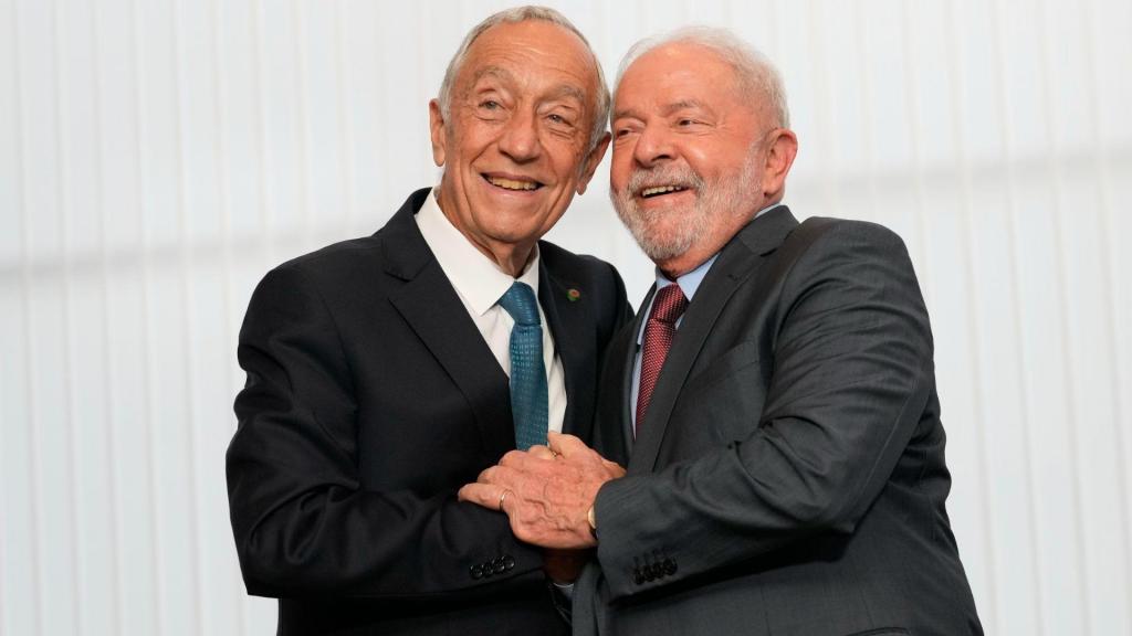 Marcelo Rebelo de Sousa e Lula da Silva (Eraldo Peres/AP)
