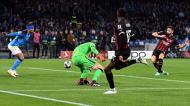 O remate de Giroud para golo no Nápoles-Milan, a passe de Rafael Leão (CIRO FUSCO/EPA)