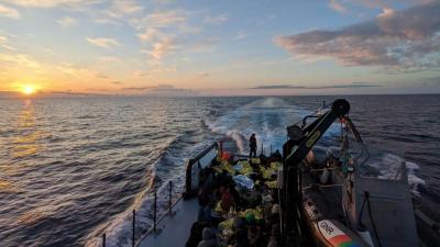 GNR resgata 164 migrantes ao largo de Itália - TVI