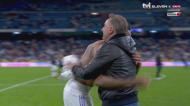 Militão entrega a Carvalhal a camisola de jogo após o Real Madrid-Celta