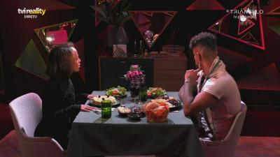 Moisés e Lara jantam a sós e Lara brinca: «Este jantar está mesmo no meu nível de humildade» - TVI