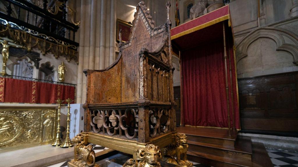 O trono de coroação britânico na Abadia de Westminster. (Dan Kitwood/ AP)