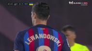 Lewandowski enche e o pé, volta aos golos e dá esperança ao Barça
