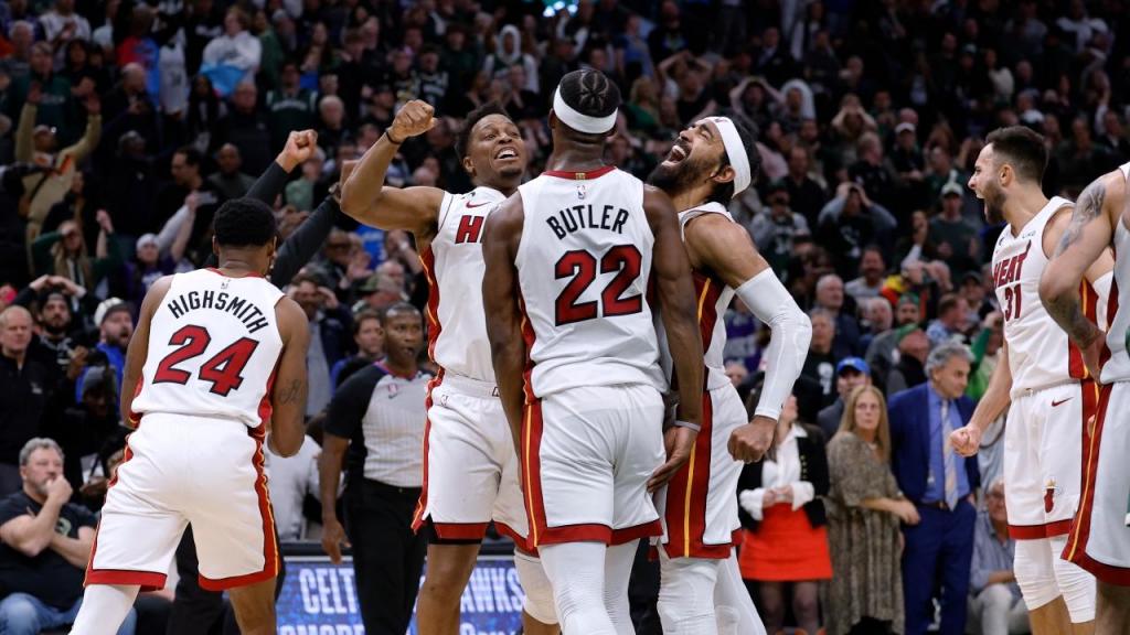 Miami Heat festejam apuramento frente aos Milwaukee Bucks (AP/Jeffrey Phelps)