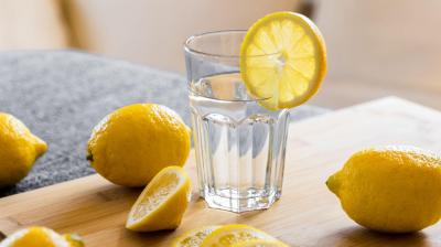 Beber água com limão pela manhã ajuda a emagrecer? Ponha estas gotas de verdade na sua vida (porque há outros benefícios) - TVI