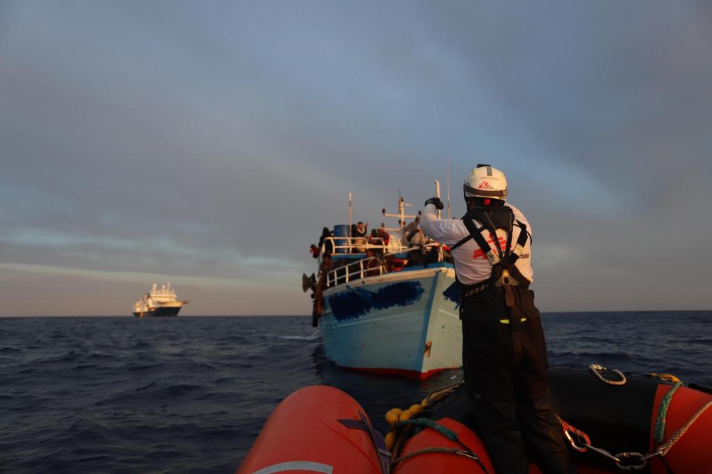 Médicos Sem Fronteiras fazem novo salvamento no Mediterrâneo (Foto: MSF via Twitter)