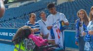 Gonçalo Borges cumpre promessa feita a família carenciada (Foto: FC Porto)