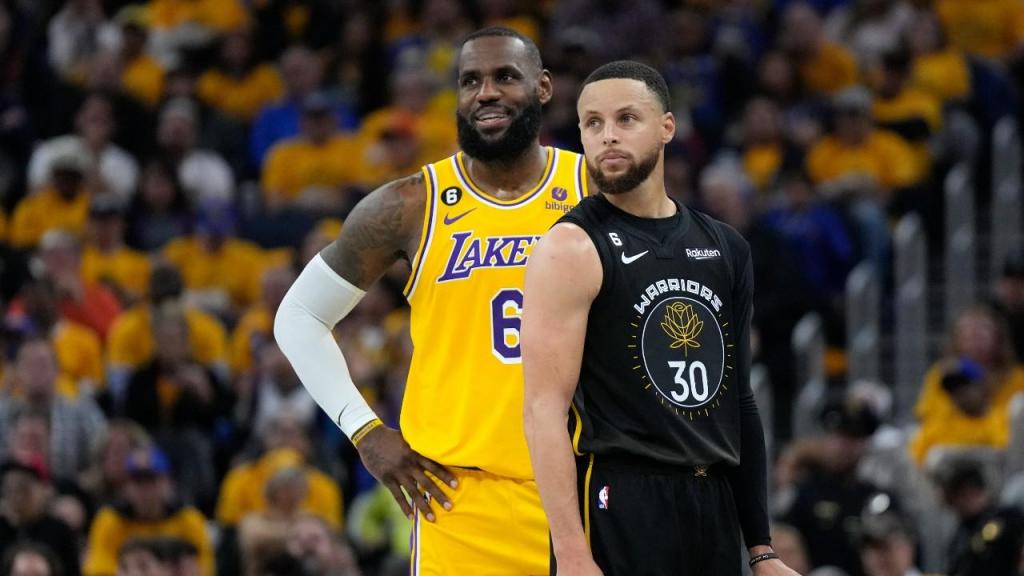 LeBron James e Stephen Curry no Golden State Warriors-Los Angeles Lakers (AP/Jeff Chiu)