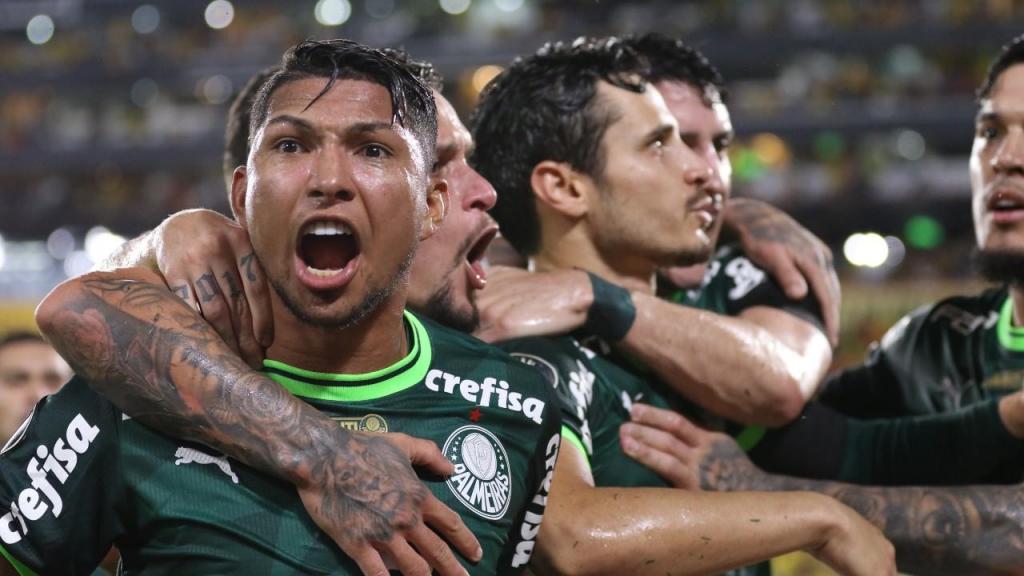 Palmeiras festeja golo frente ao Barcelona (Jonathan Miranda Vanegas/EPA)