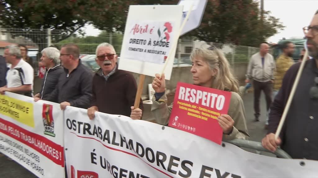 "Os rendimentos de quem trabalha não crescem". Professores em protesto à chegada para o Conselho de Ministros em Braga