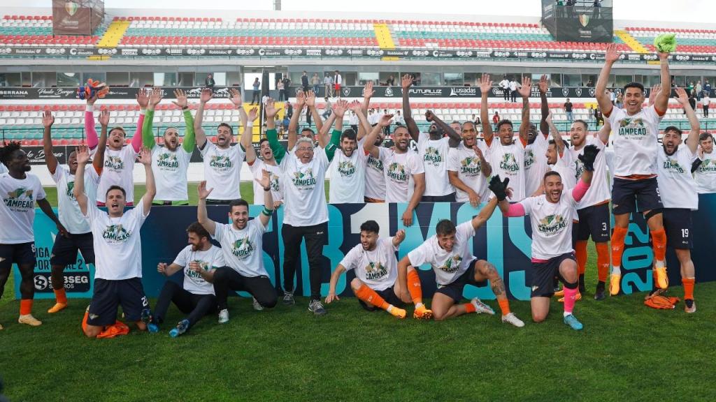 Jogadores do Moreirense festejam título e subida à I Liga (ANTÓNIO PEDRO SANTOS/Lusa)