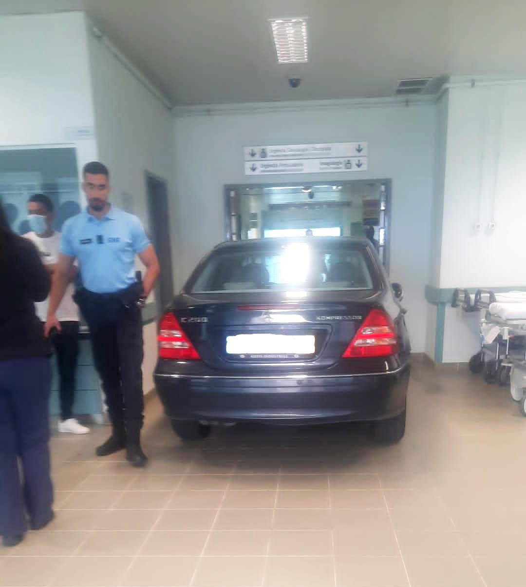 Imagem de Hugo barricado no Hospital