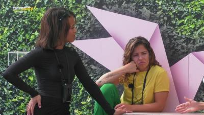 Isa, Inácia e Carolina confrontam Lara com reprimenda: «Para de te meter em assuntos que não são teus» - TVI