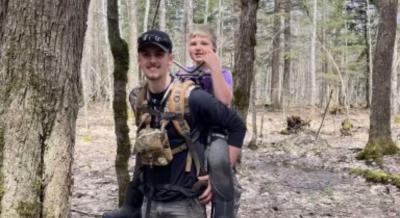 Rapaz de oito anos desaparecido na floresta do Michigan comeu neve e escondeu-se debaixo de um tronco para sobreviver - TVI