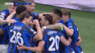 Que desastre! Defesa do Milan estende a passadeira a Mkhitaryan para mais um do Inter