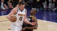 NBA: Nikola Jokic e Bismack Biyombo no Denver Nuggets-Phoenix Suns (RICK D'ELIA/EPA)