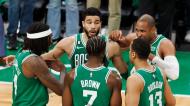 Robert Williams III, Jayson Tatum, Jaylen Brown, Malcolm Brogdon e Al Horford nos Boston Celtics (CJ Gunther/EPA)