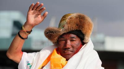 Alpinista nepalês fixa novo recorde ao escalar o Evereste pela 27.ª vez - TVI