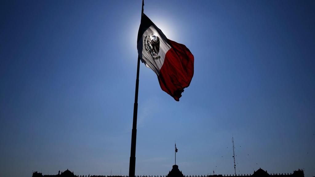 Bandeira México (AP Photo/Marco Ugarte)
