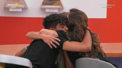 Carolina, Inácia e Tiago dão abraço de grupo: «Vai correr tudo bem!» - TVI