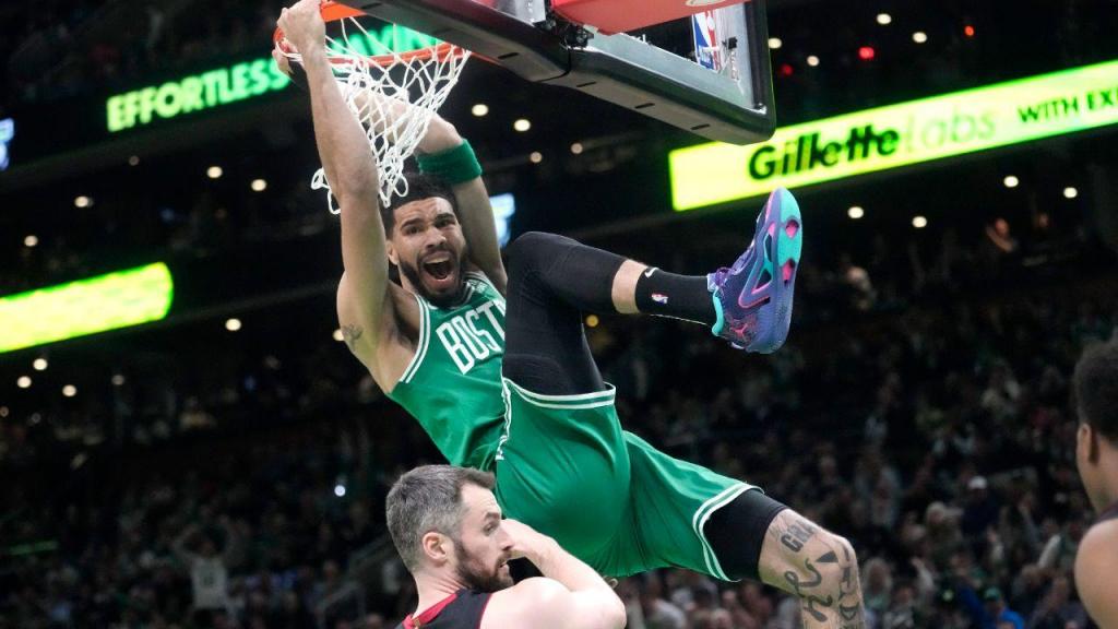 Boston Celtics voltaram a vencer os Miami Heat  (AP Photo/Charles Krupa )