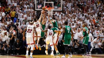 INCRÍVEL: Celtics empatam final da conferência com tapinha de White sobre a buzina - TVI