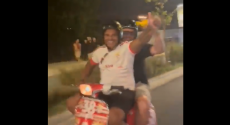 VÍDEO: Eliseu apareceu mesmo de mota na festa do Benfica