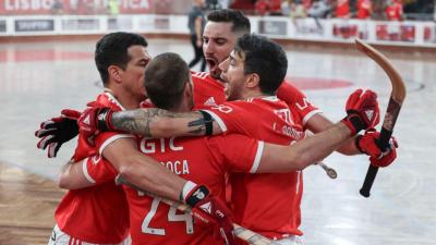 Hóquei em patins: Benfica volta a golear o FC Porto ao som de «campeões» - TVI