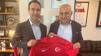 Sp. Braga: António Salvador visita o presidente da Federação da Turquia - TVI