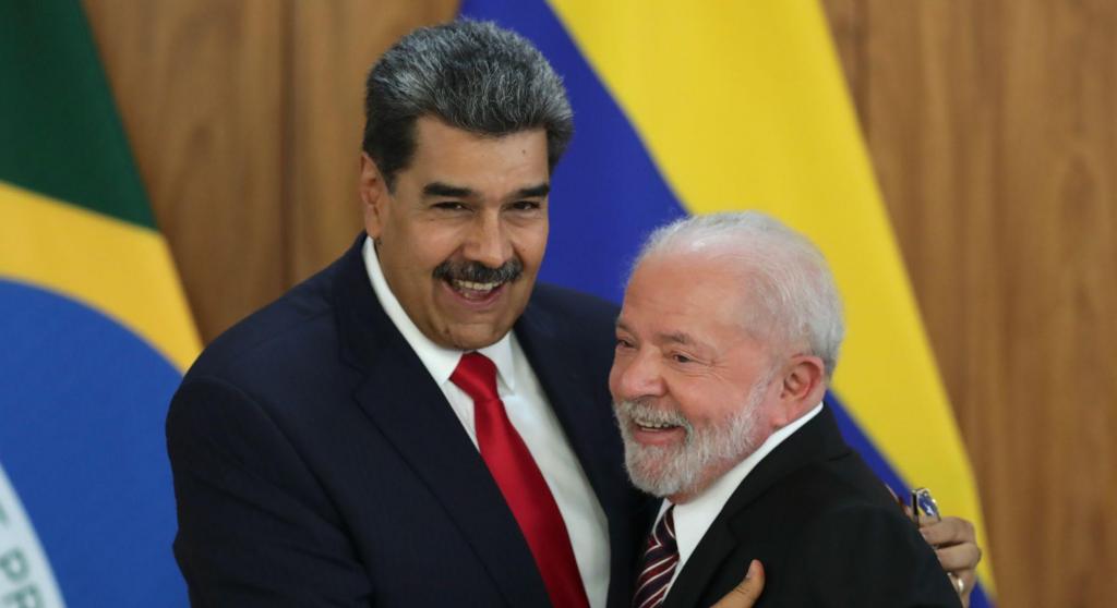 Nicolas Maduro, da Venezuela, com Lula da Silva em visita ao Brasil (AP)