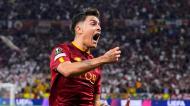 Paulo Dybala festeja o golo que abriu o marcador no Sevilha-Roma (AP/Petr David Josek)